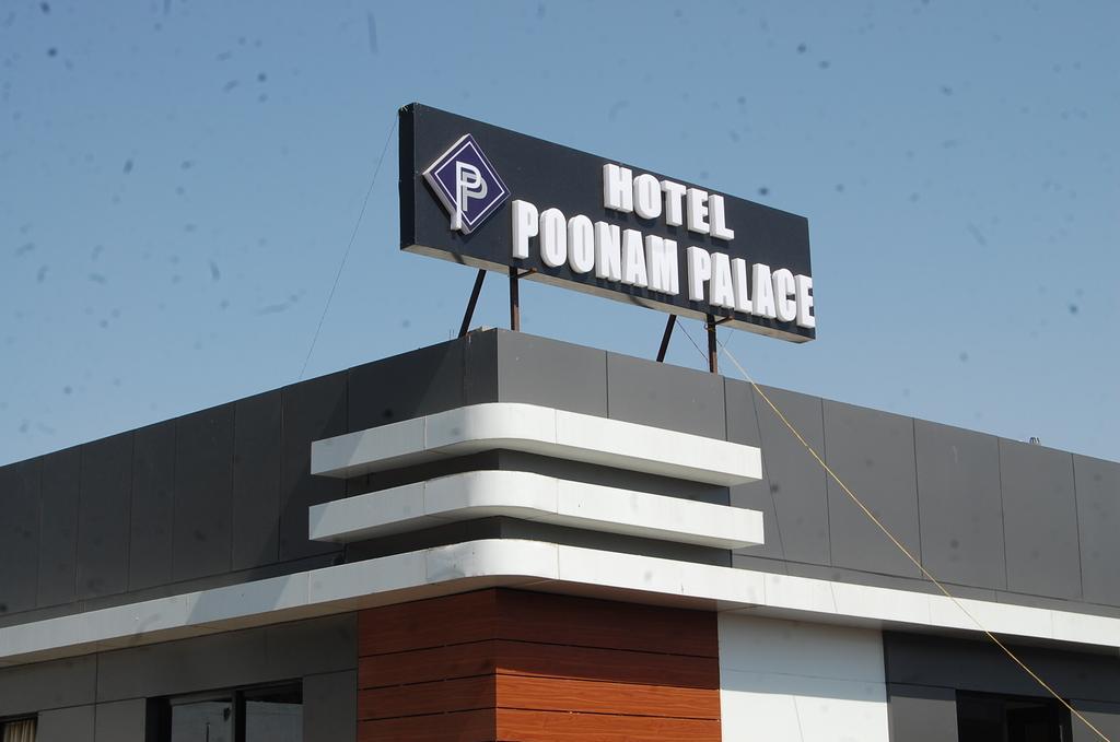 Hotel Poonam Palace Ujjain Exterior photo