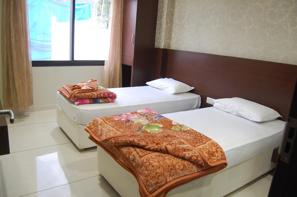 Hotel Poonam Palace Ujjain Exterior photo