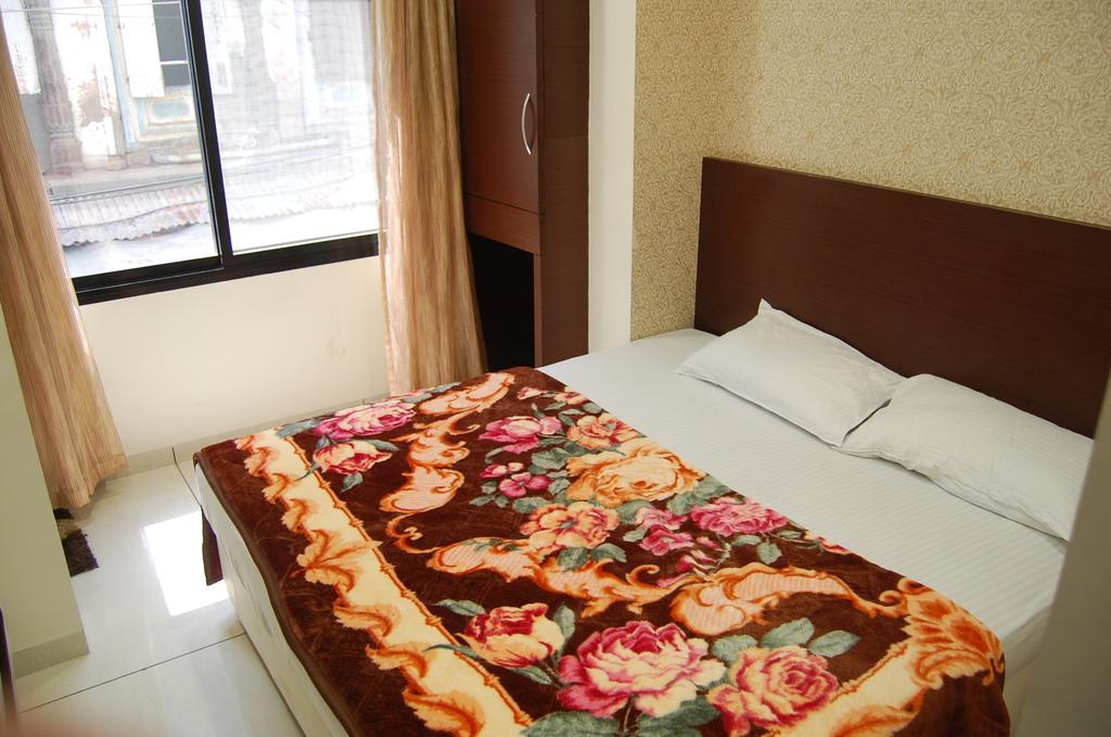 Hotel Poonam Palace Ujjain Exterior photo